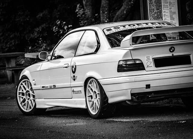 białe bmw e36 m3