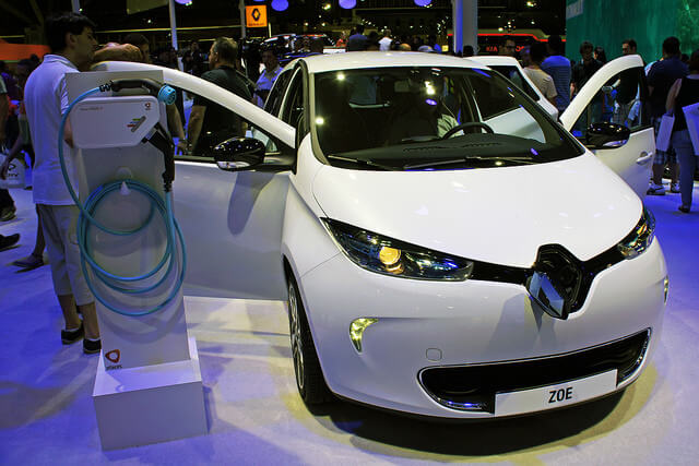 biały Renault Zoe